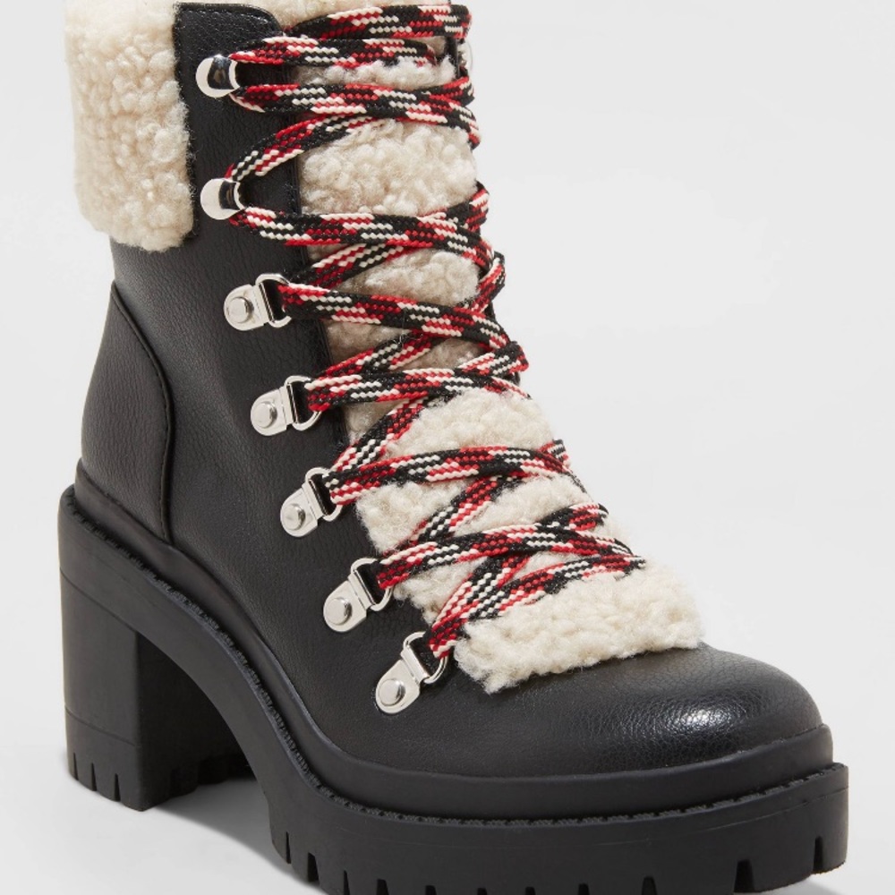 New Without Tags Universal Thread Sherpa boots